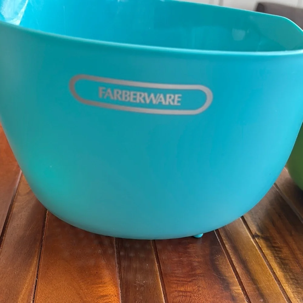 Farberware Profession 2 piece Blue Colander Bowl and Green 4c Mixing Cup